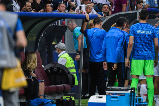 席無疑是對 席無疑是對