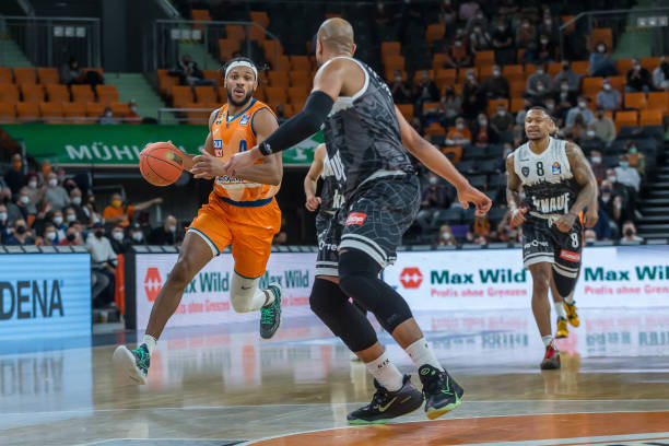 队的进攻更 队的进攻更